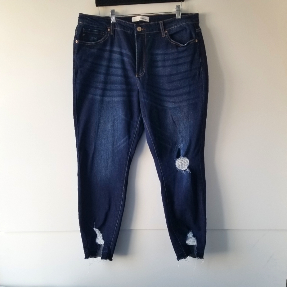 KanCan women's distressed skinny jeans size 2XL